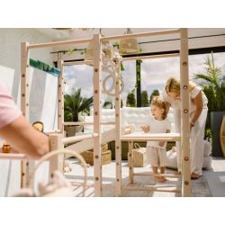 Mały plac zabaw Montessori z drabinką drewnianą