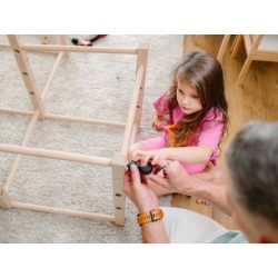 Duży plac zabaw Montessori z dwiema pochylnymi wspinaczkami