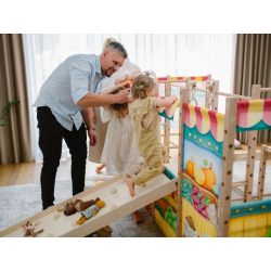 Großer Montessori Indoor-Spielplatz mit Holz- und Strickleiter