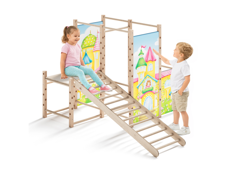 Mały plac zabaw Montessori z drabinką drewnianą