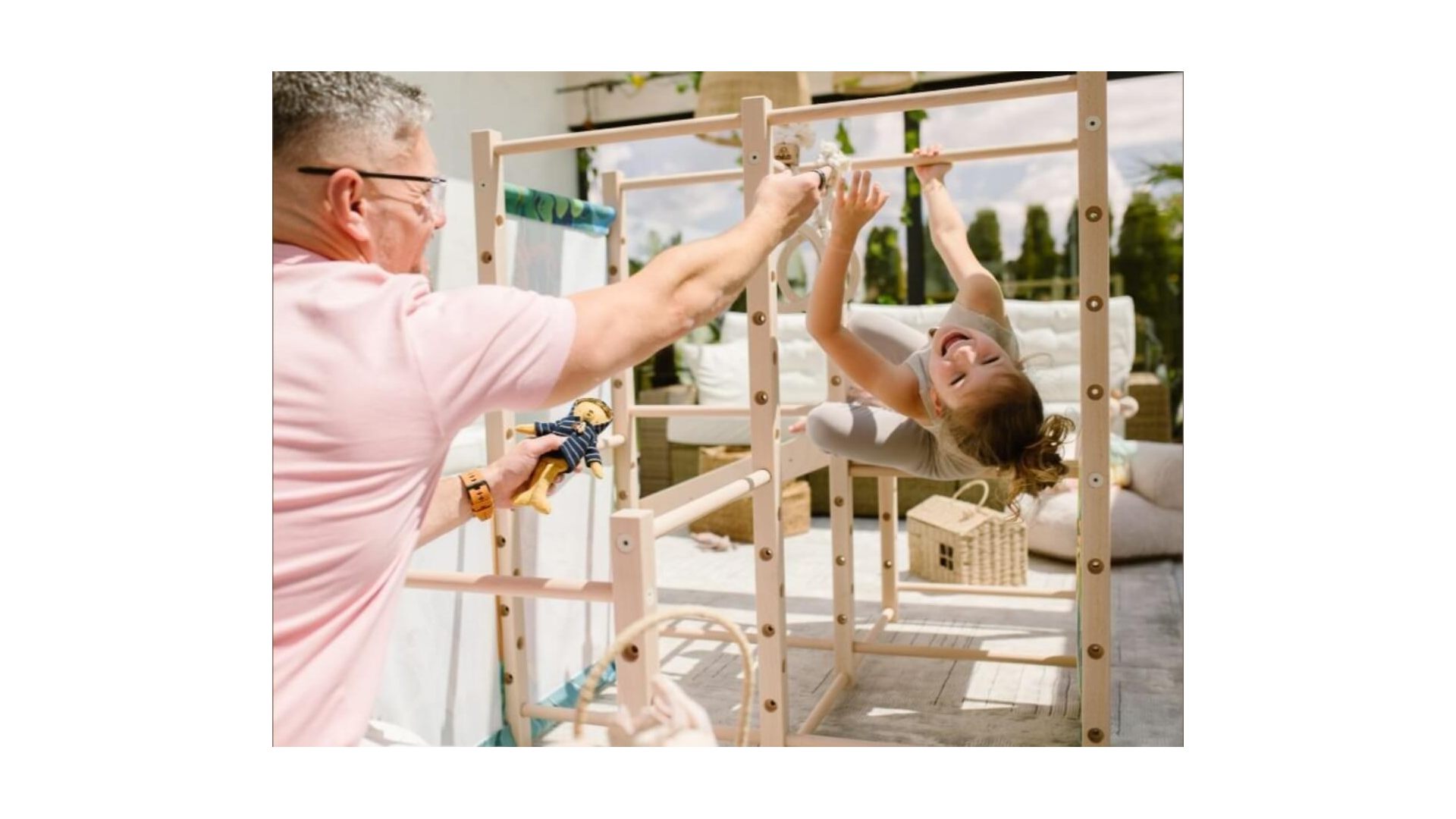 Zabawy ruchowe dla dzieci — jak wykorzystać plac zabaw przez cały rok